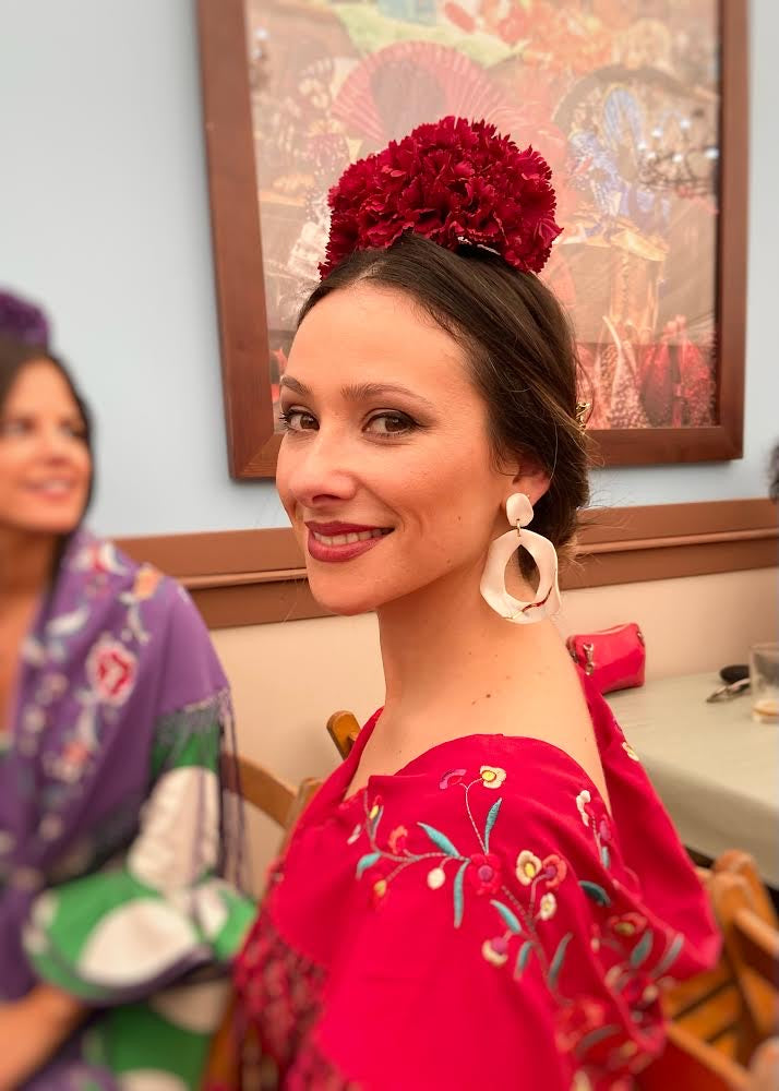 Pendiente Aro flamenca simple con detalle en Oro y azul cielo.