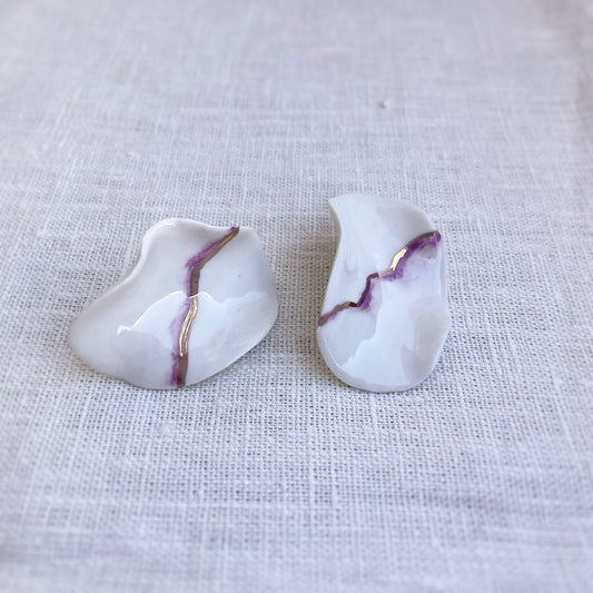 Pendiente Onda Grande. Color morado y Oro.