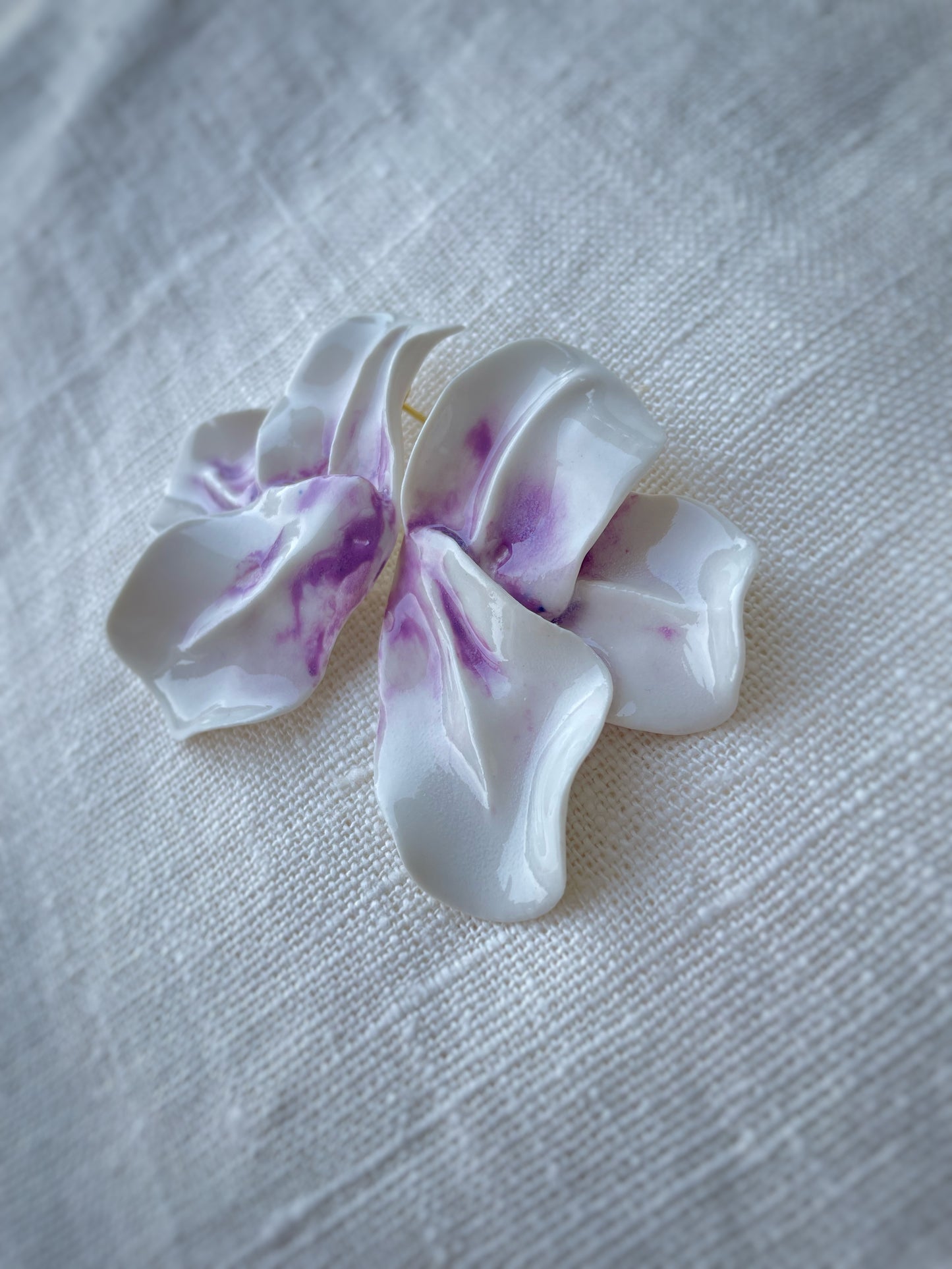 Pendiente 3 pétalos Lilium color morado