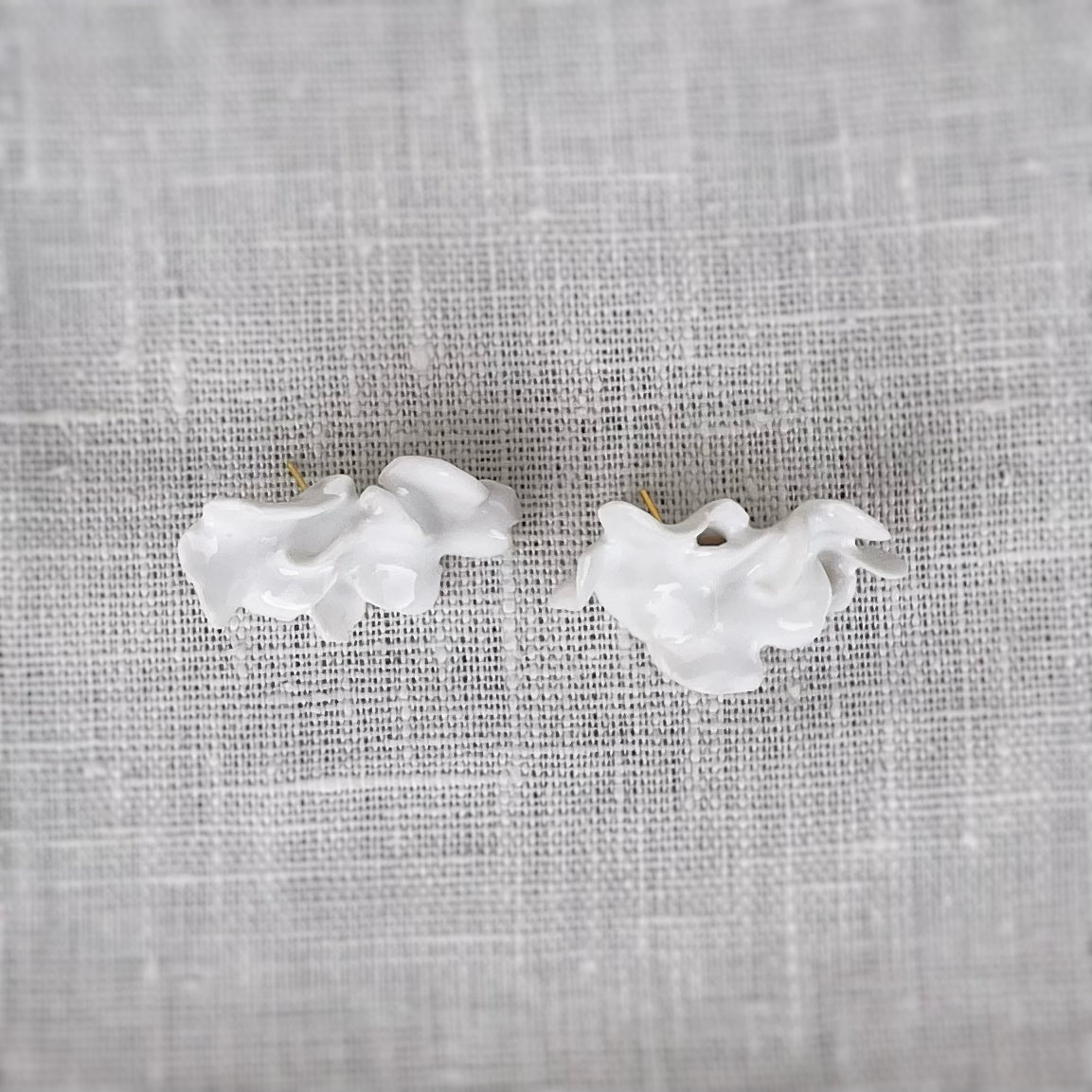 Pendientes Triada Hortensia. Pequeno. Color Blanco. Detalle 1