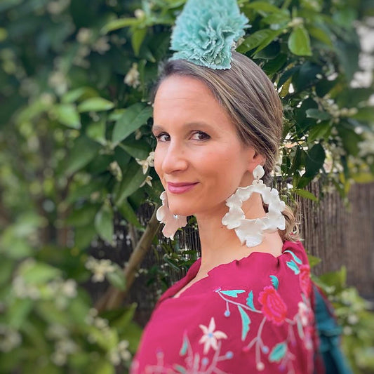 Pendiente Bouquet Hortensia. Extra Grande. Color Blanco. Detalle 1