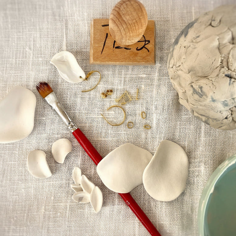 Materiales de porcelana y metales nobles,plata  y oro